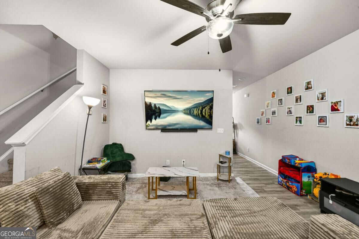 6317 Redan Square Property Photo 4