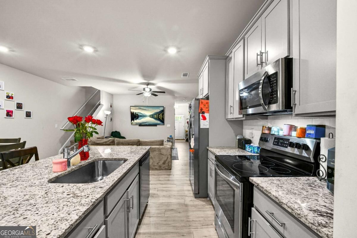6317 Redan Square Property Photo 8