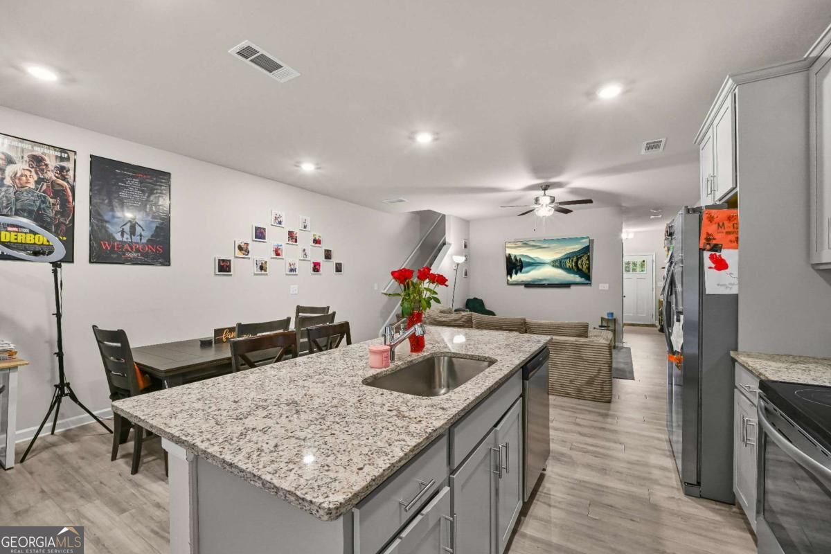 6317 Redan Square Property Photo 9