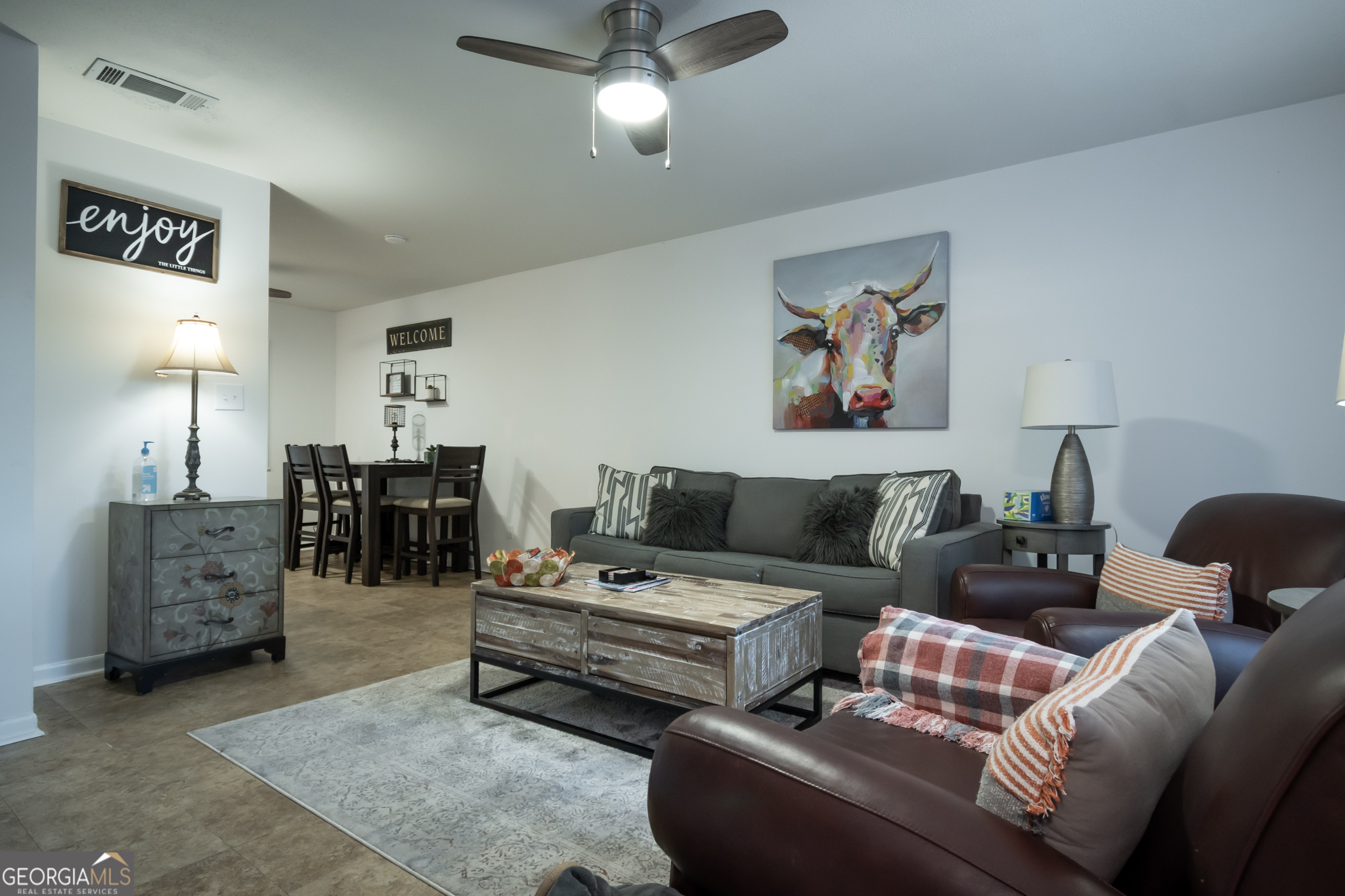 880 College Avenue Property Photo 3