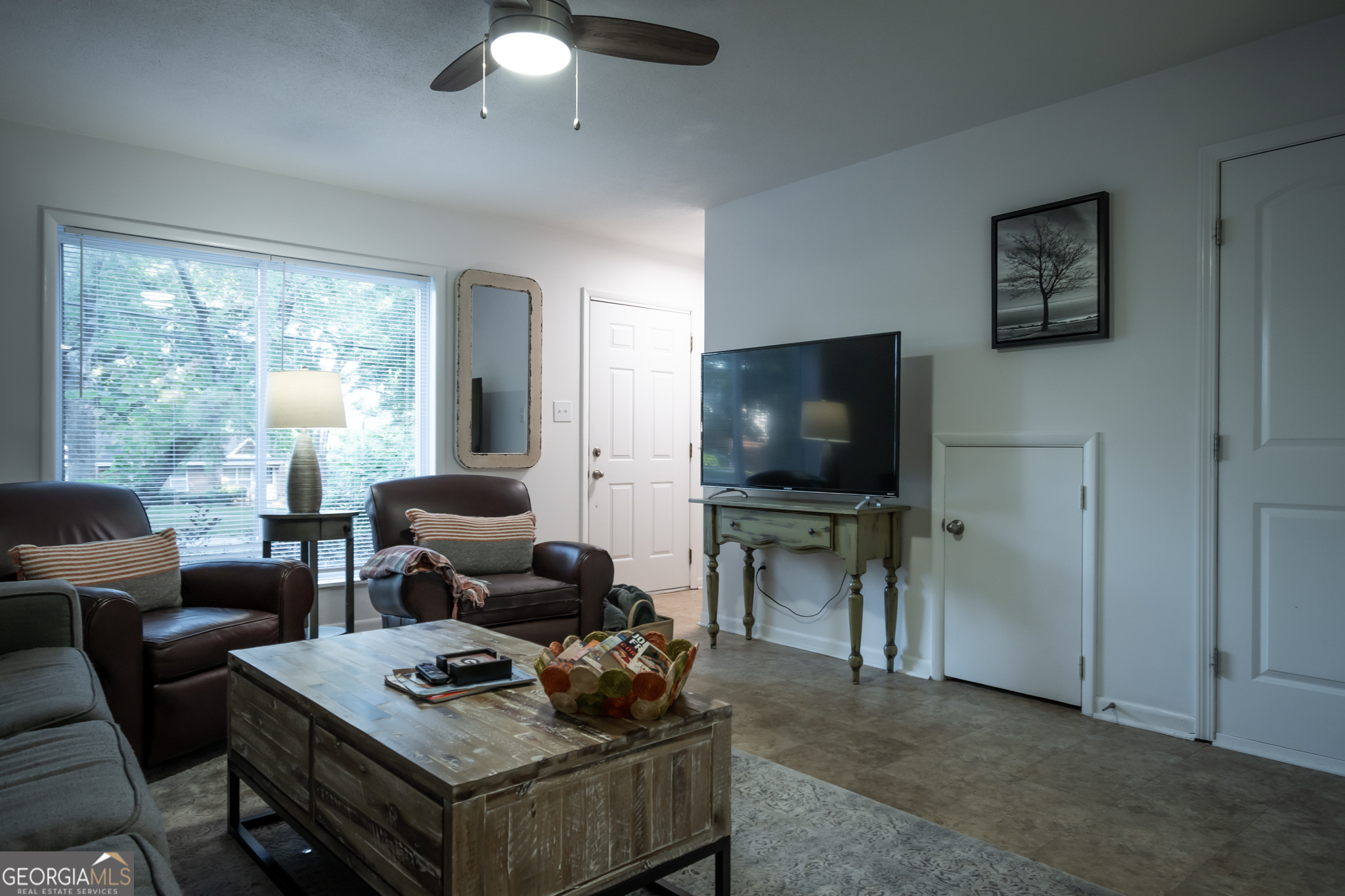 880 College Avenue Property Photo 4
