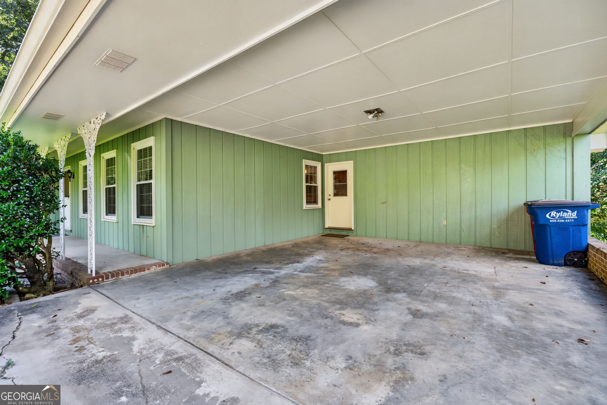 456 Adrian Place Property Photo 7