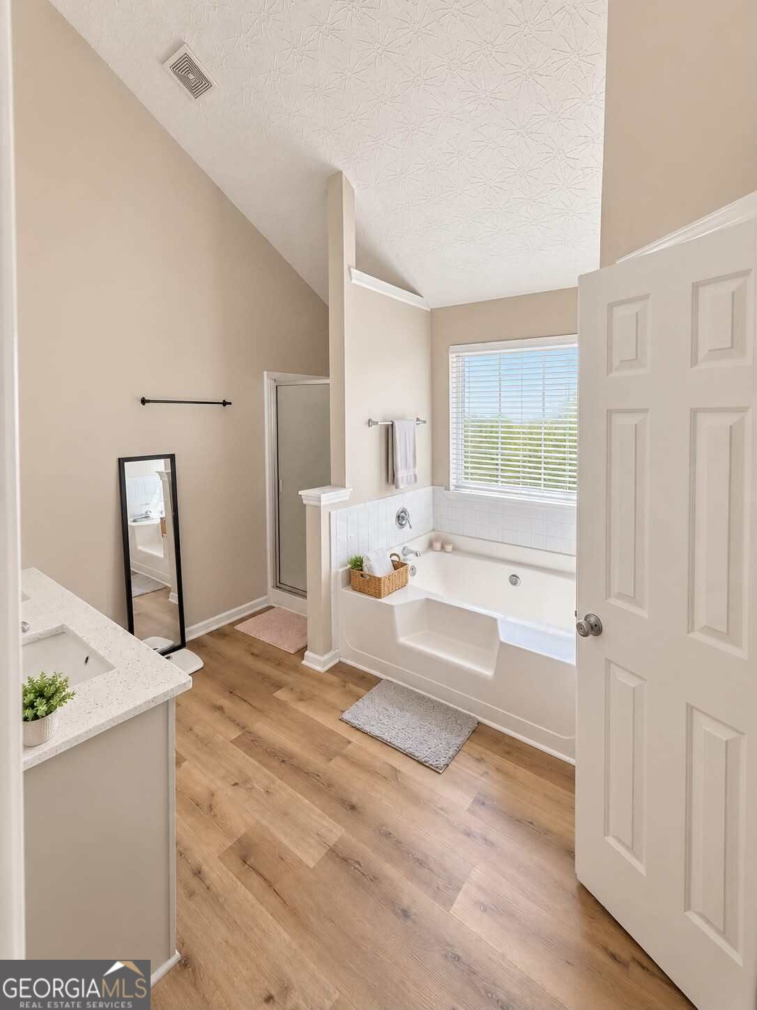 40 Greenway Drive Property Photo 6