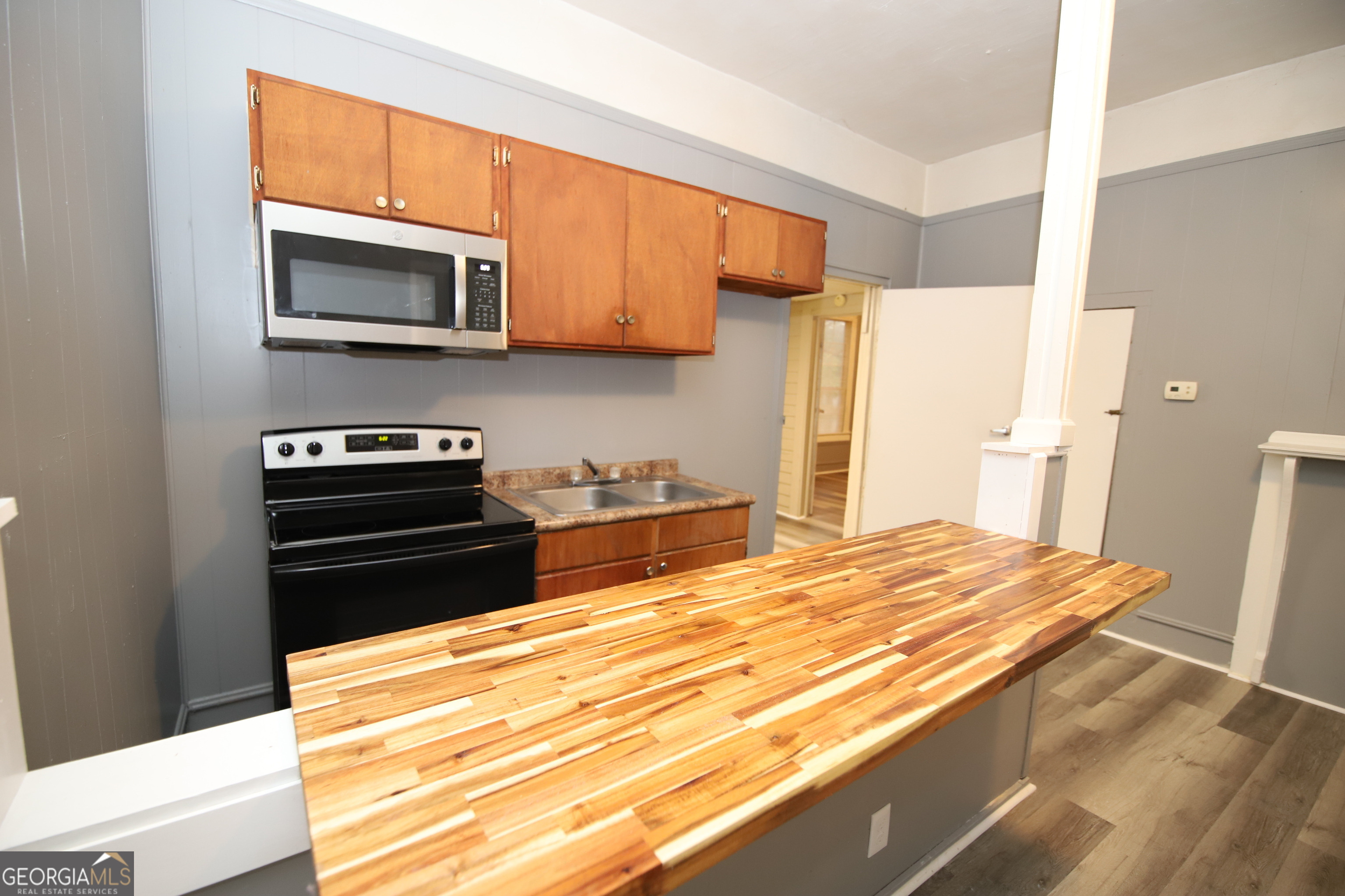 902 Juniper Street Property Photo 5