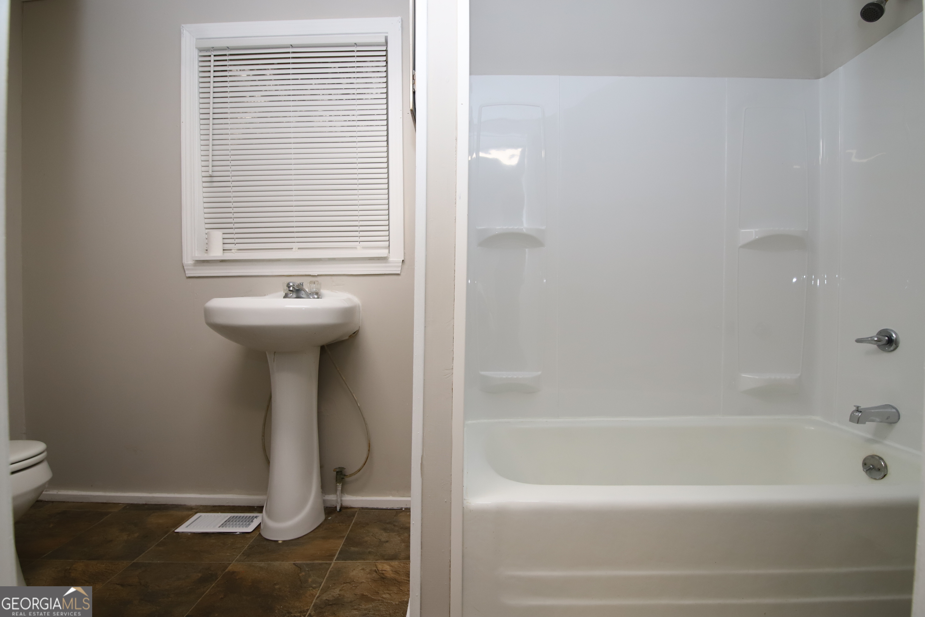 902 Juniper Street Property Photo 10