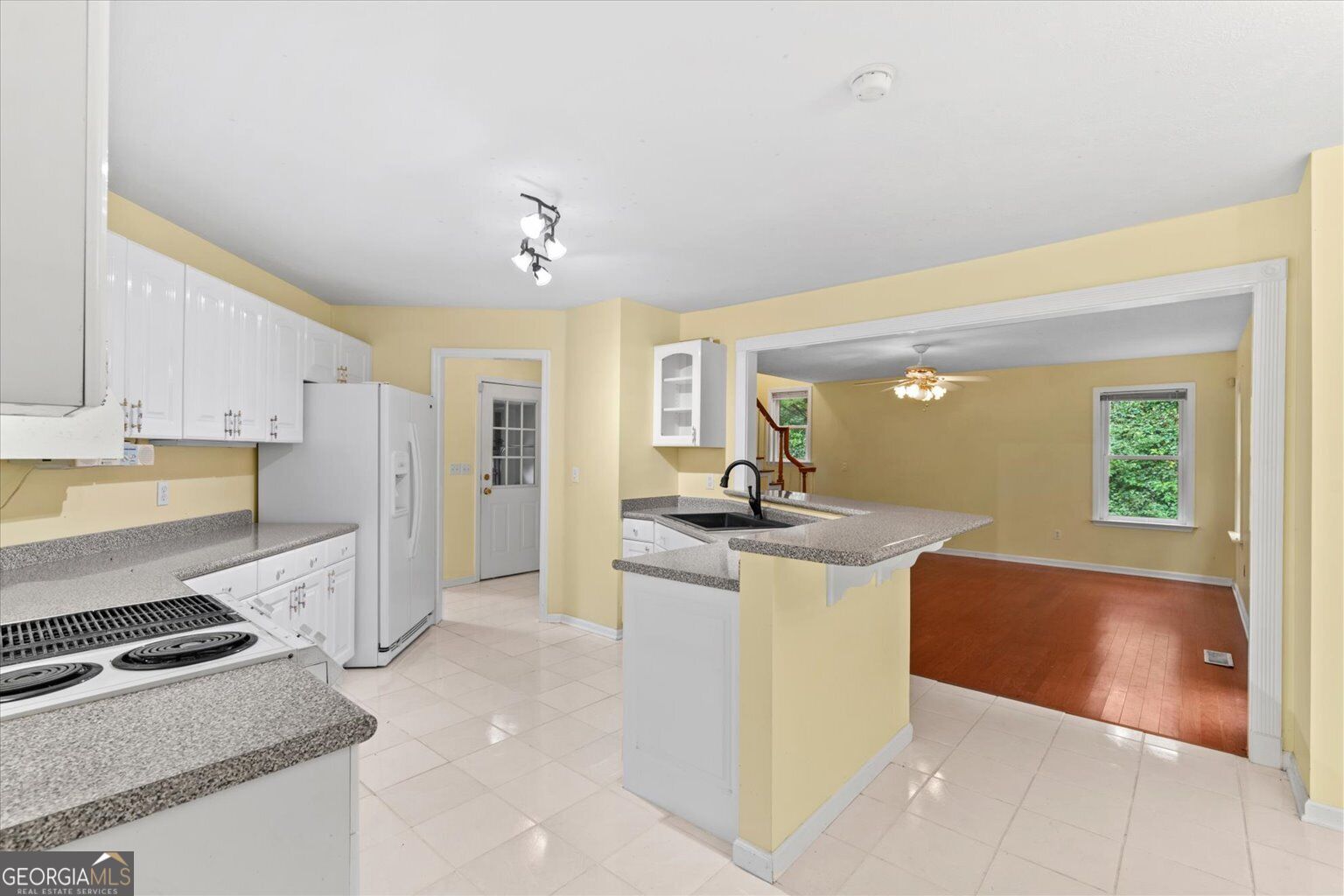 3218 Leona Drive Property Photo 4