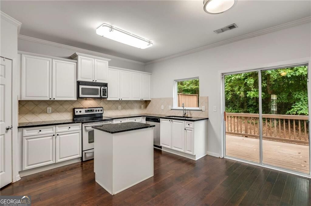 1368 Liberty Parkway Nw Property Photo 11
