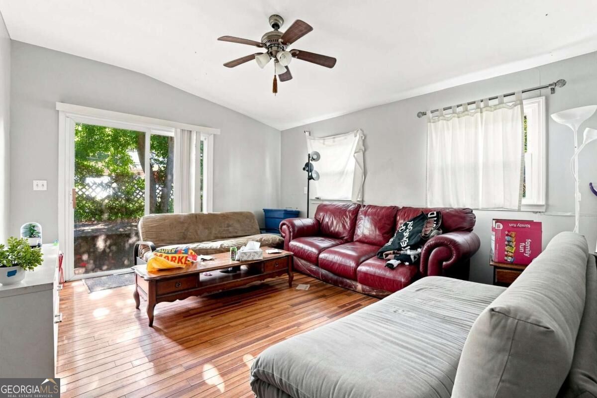 1039 Hampton Street Nw Property Photo 2