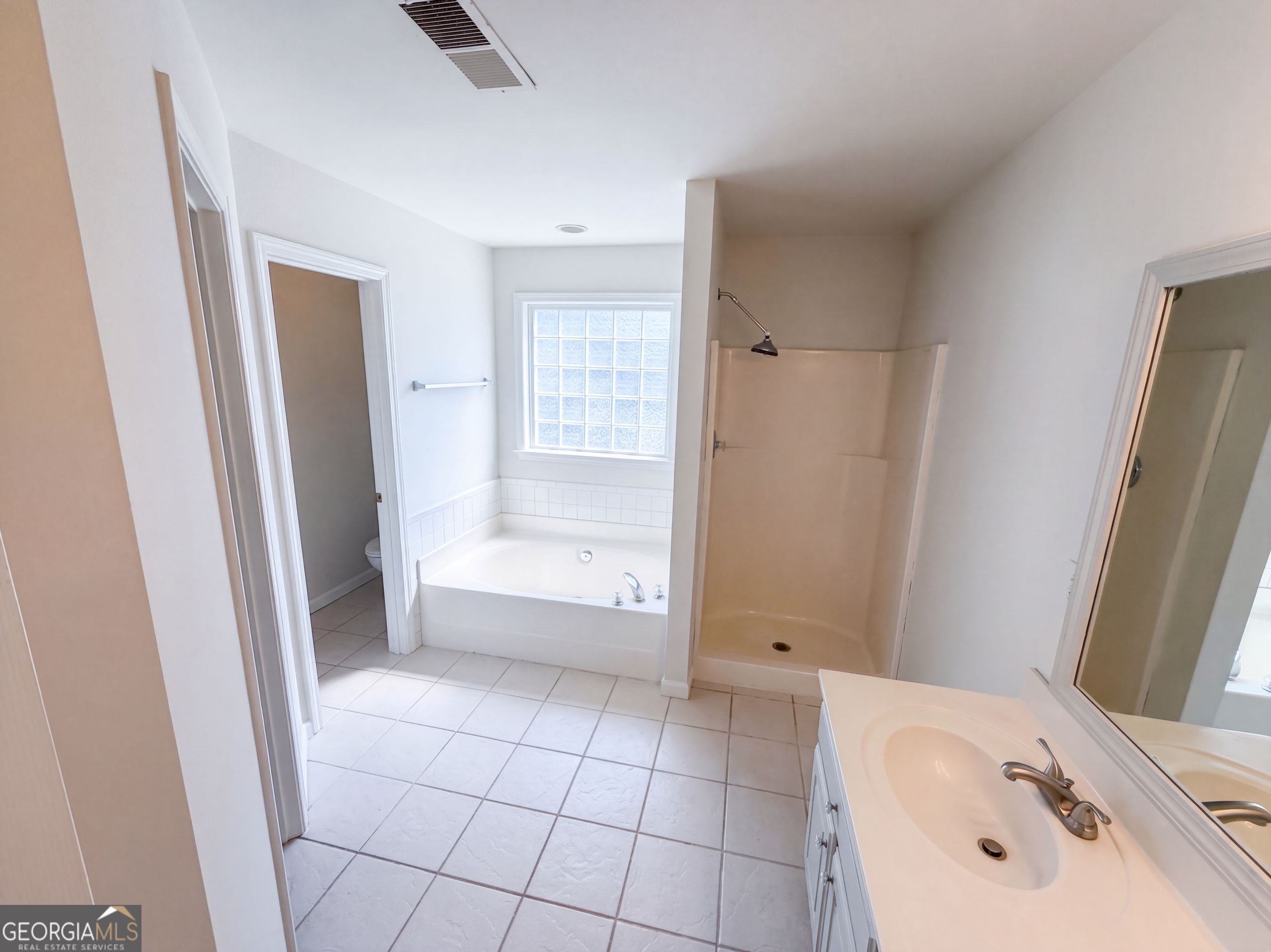 12 Columns Way Property Photo 6