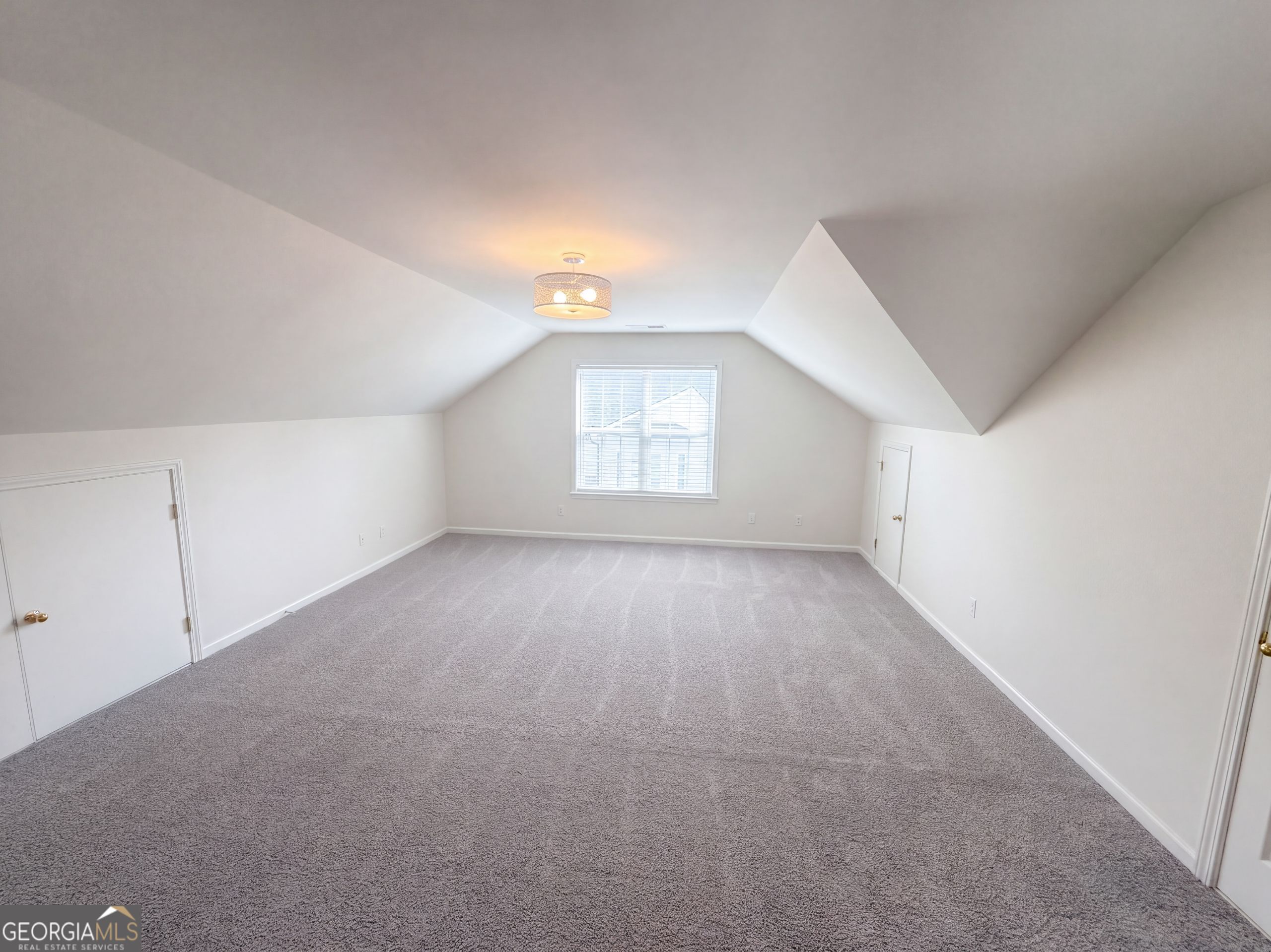 12 Columns Way Property Photo 9