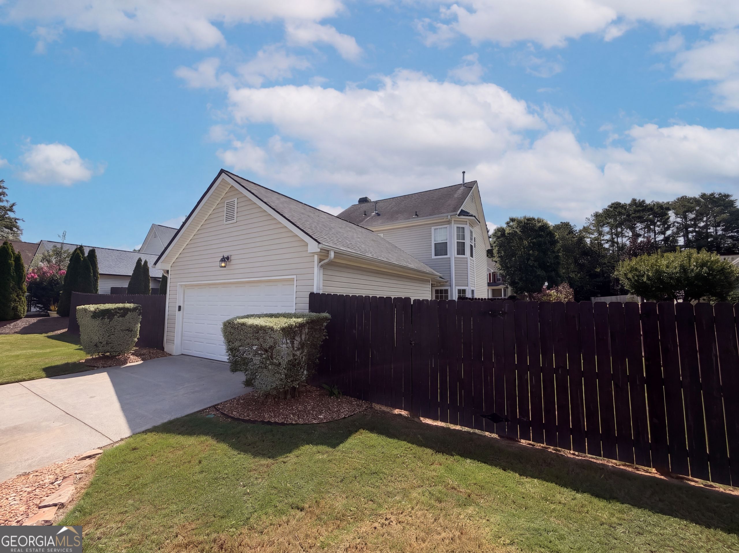 12 Columns Way Property Photo 35
