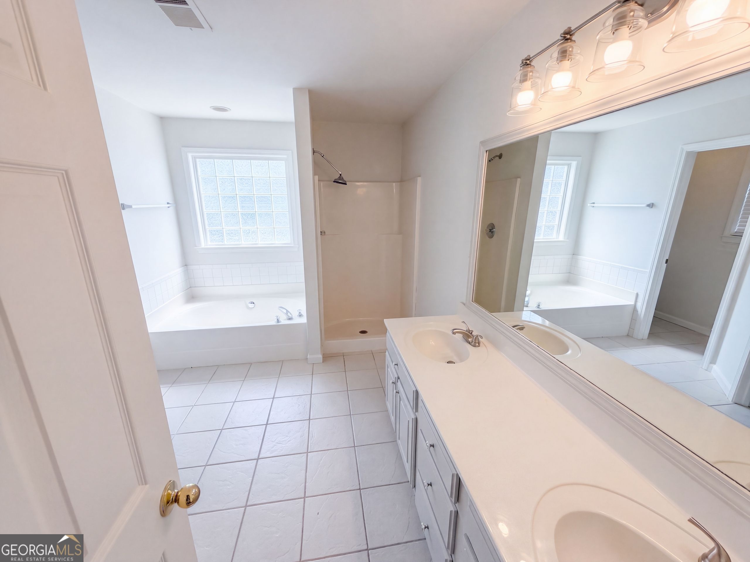 12 Columns Way Property Photo 42