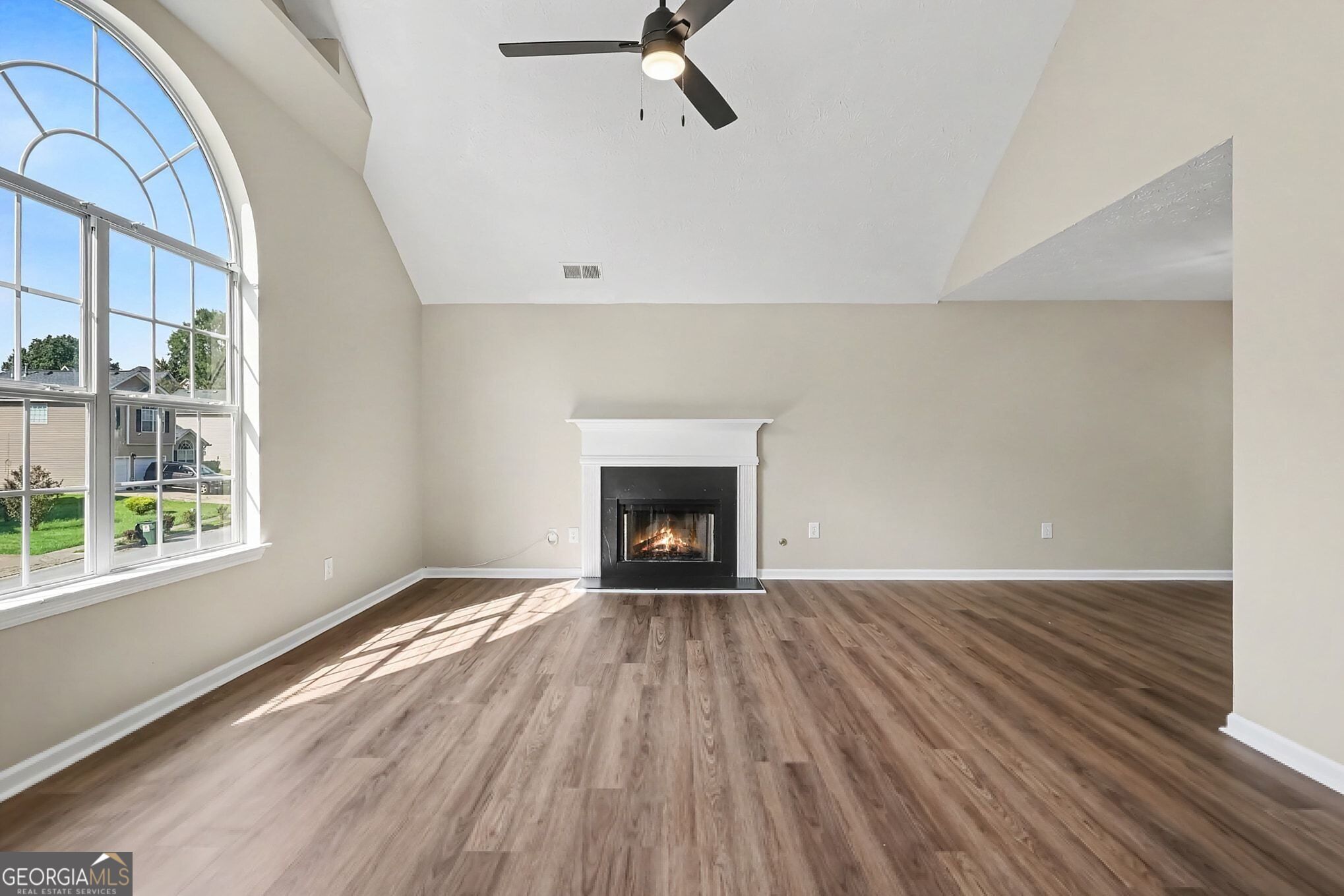 3220 Diamond Bluff Property Photo 6