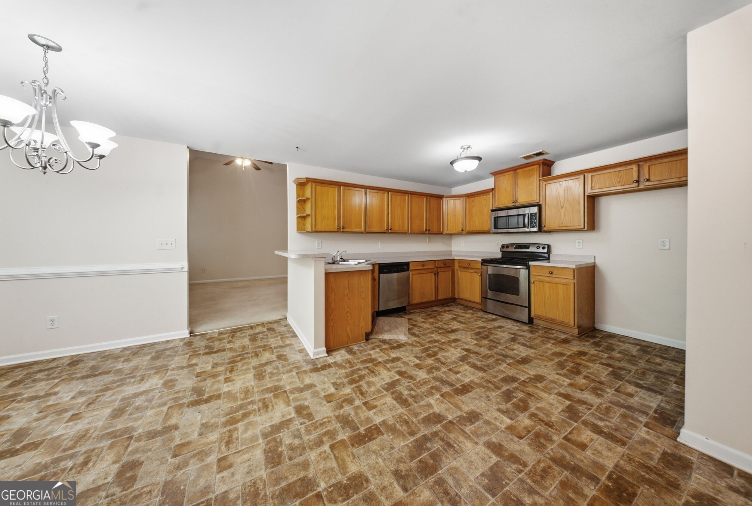 177 Revolutionary Drive Property Photo 7