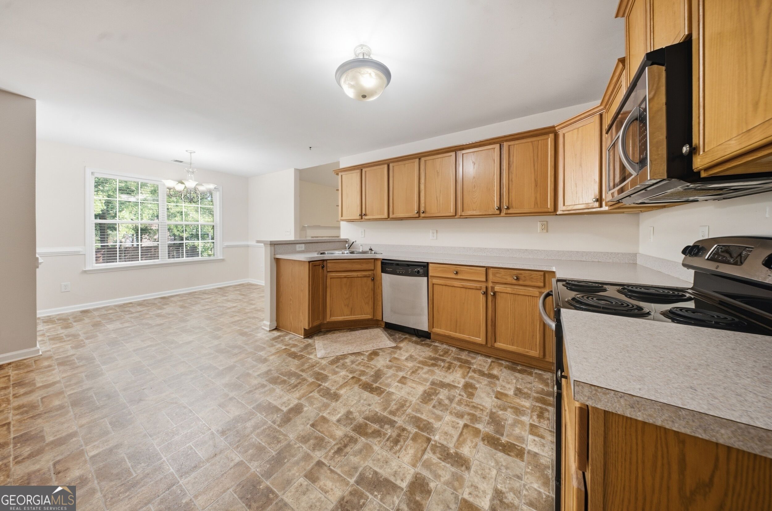 177 Revolutionary Drive Property Photo 8