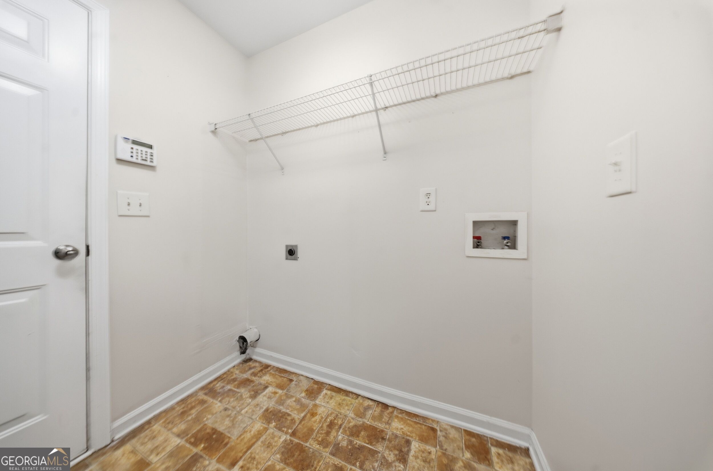 177 Revolutionary Drive Property Photo 9