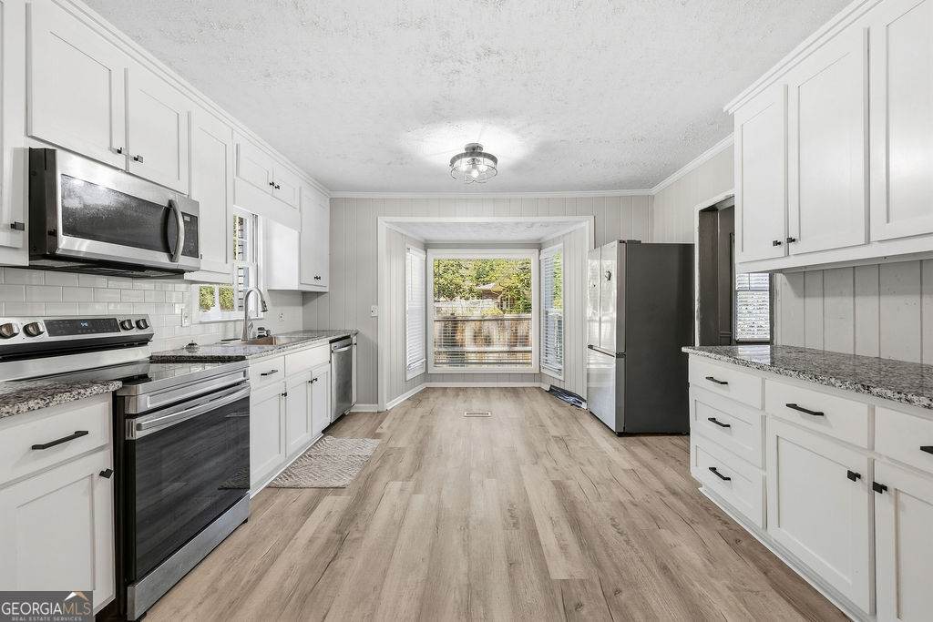 313 Glen Iris Drive Property Photo 3