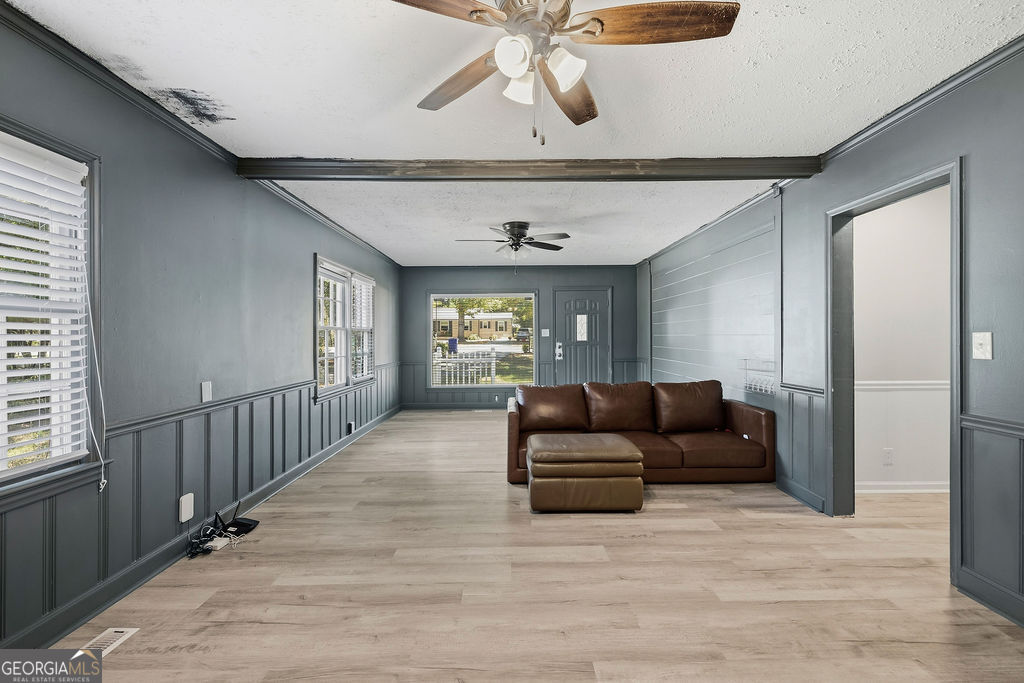 313 Glen Iris Drive Property Photo 6