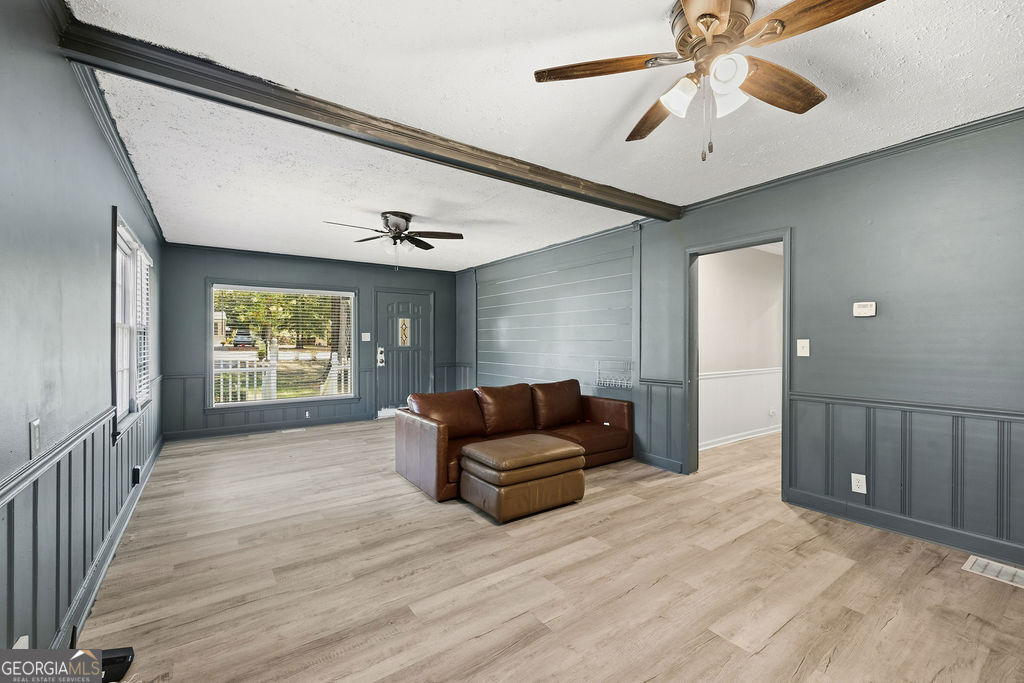 313 Glen Iris Drive Property Photo 8