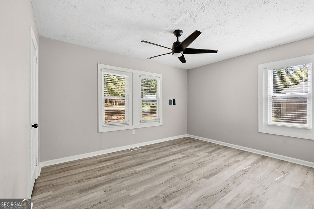 313 Glen Iris Drive Property Photo 11