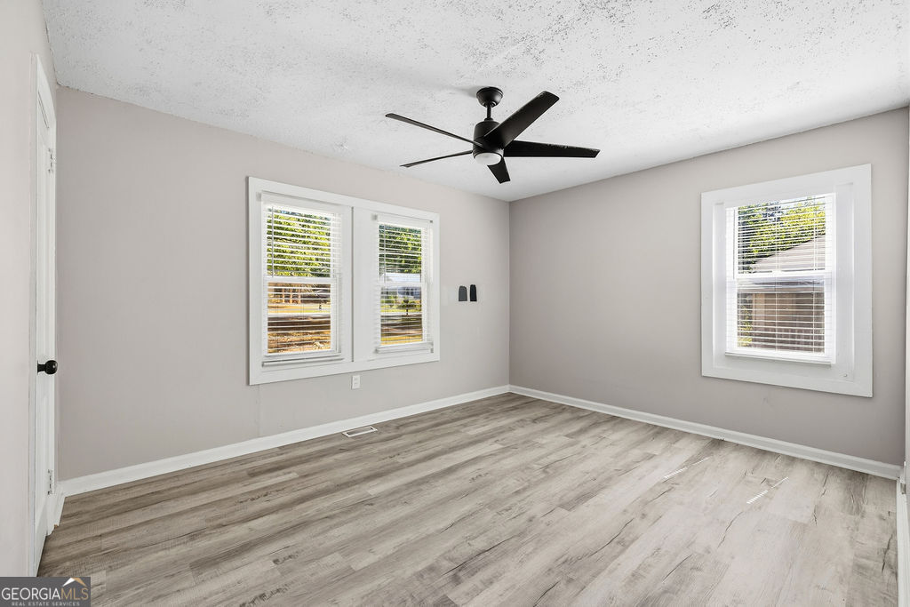 313 Glen Iris Drive Property Photo 12