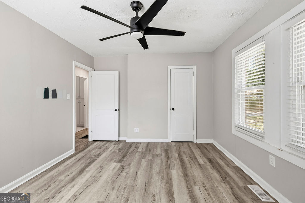 313 Glen Iris Drive Property Photo 13