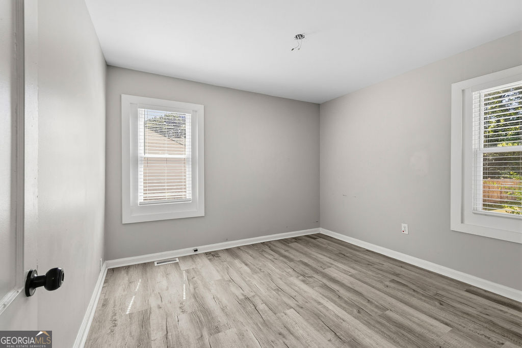 313 Glen Iris Drive Property Photo 14