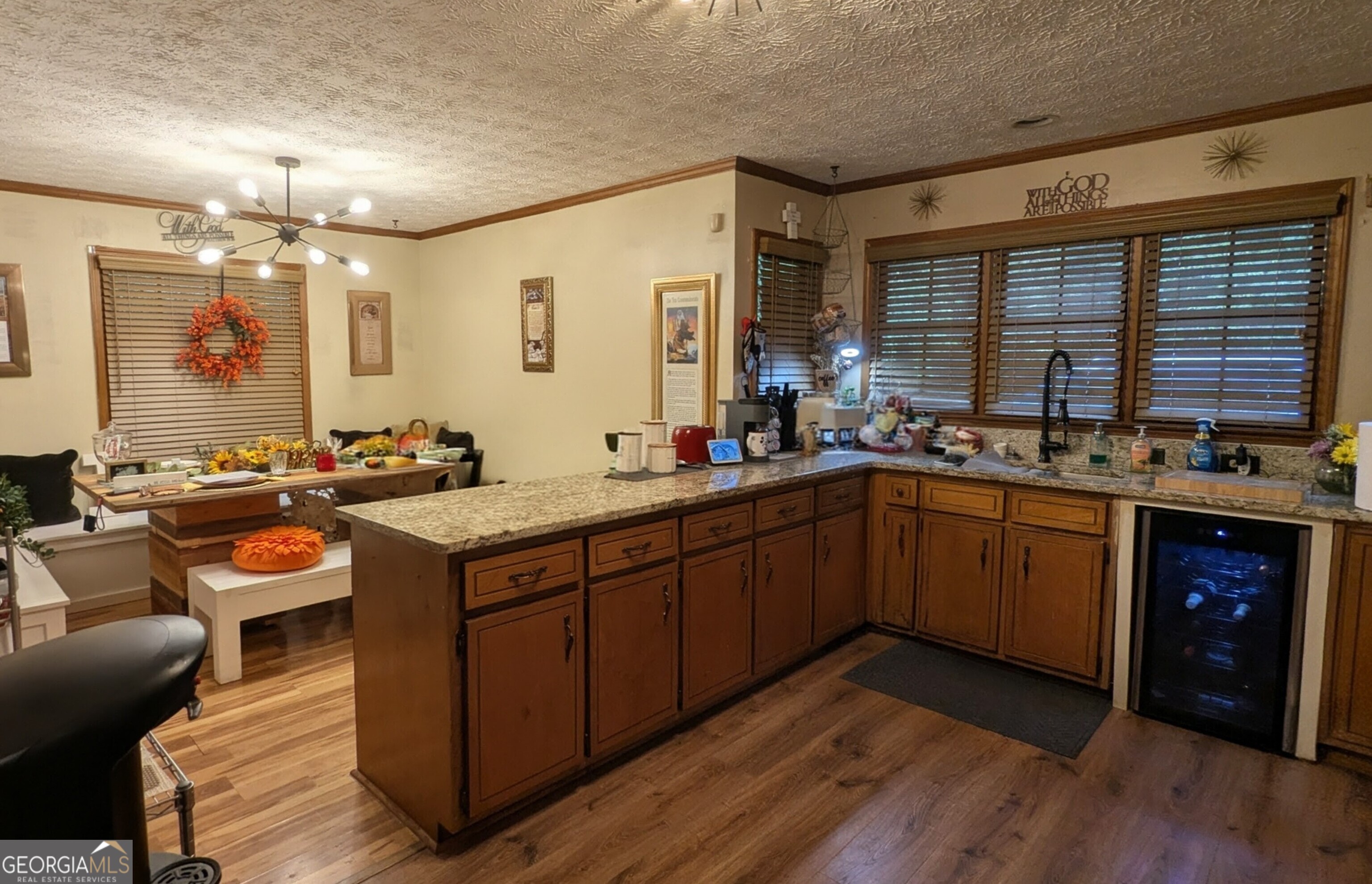 100 Whitney Way Property Photo 2