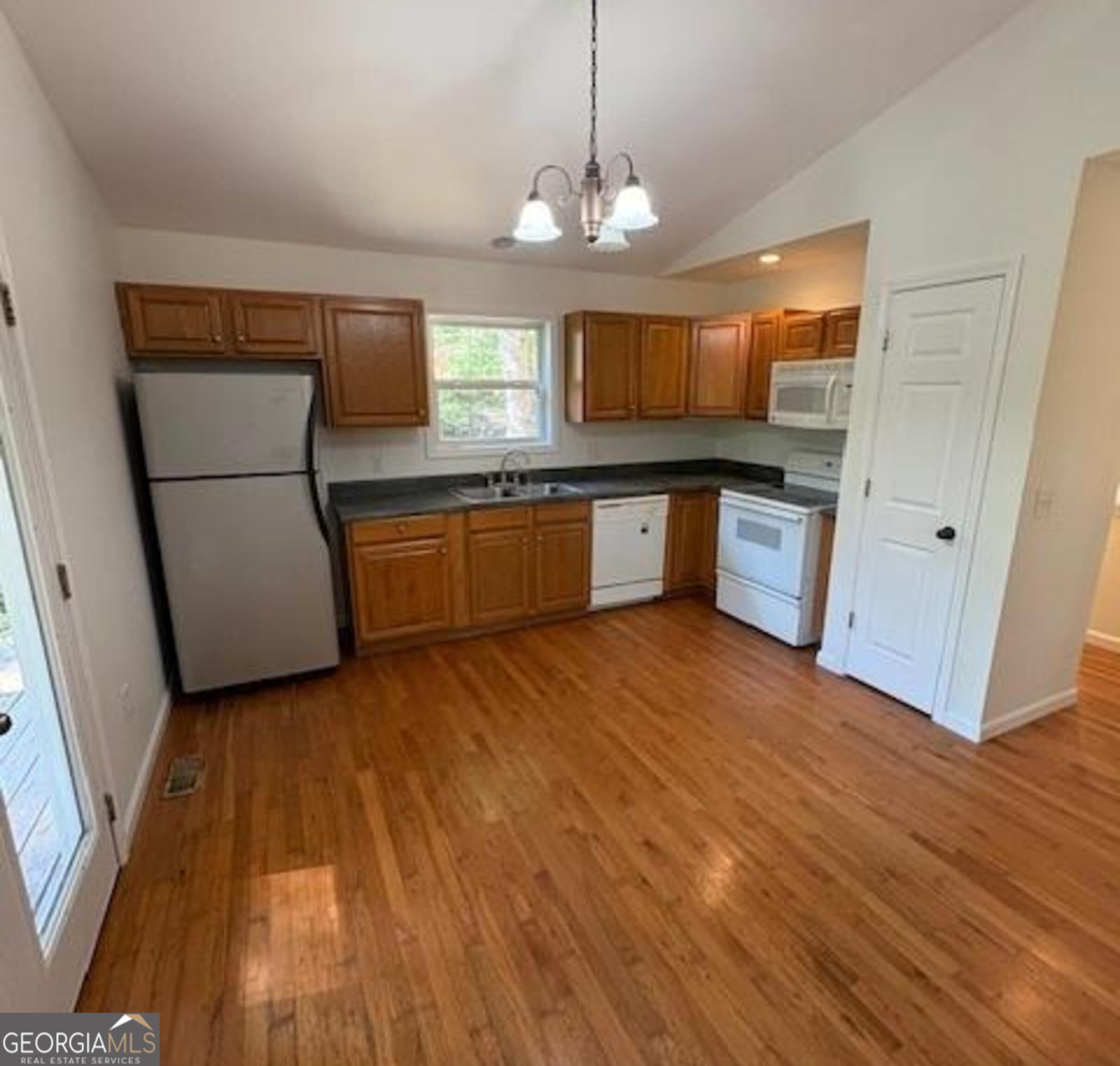 104 Travelers Lane Property Photo 2