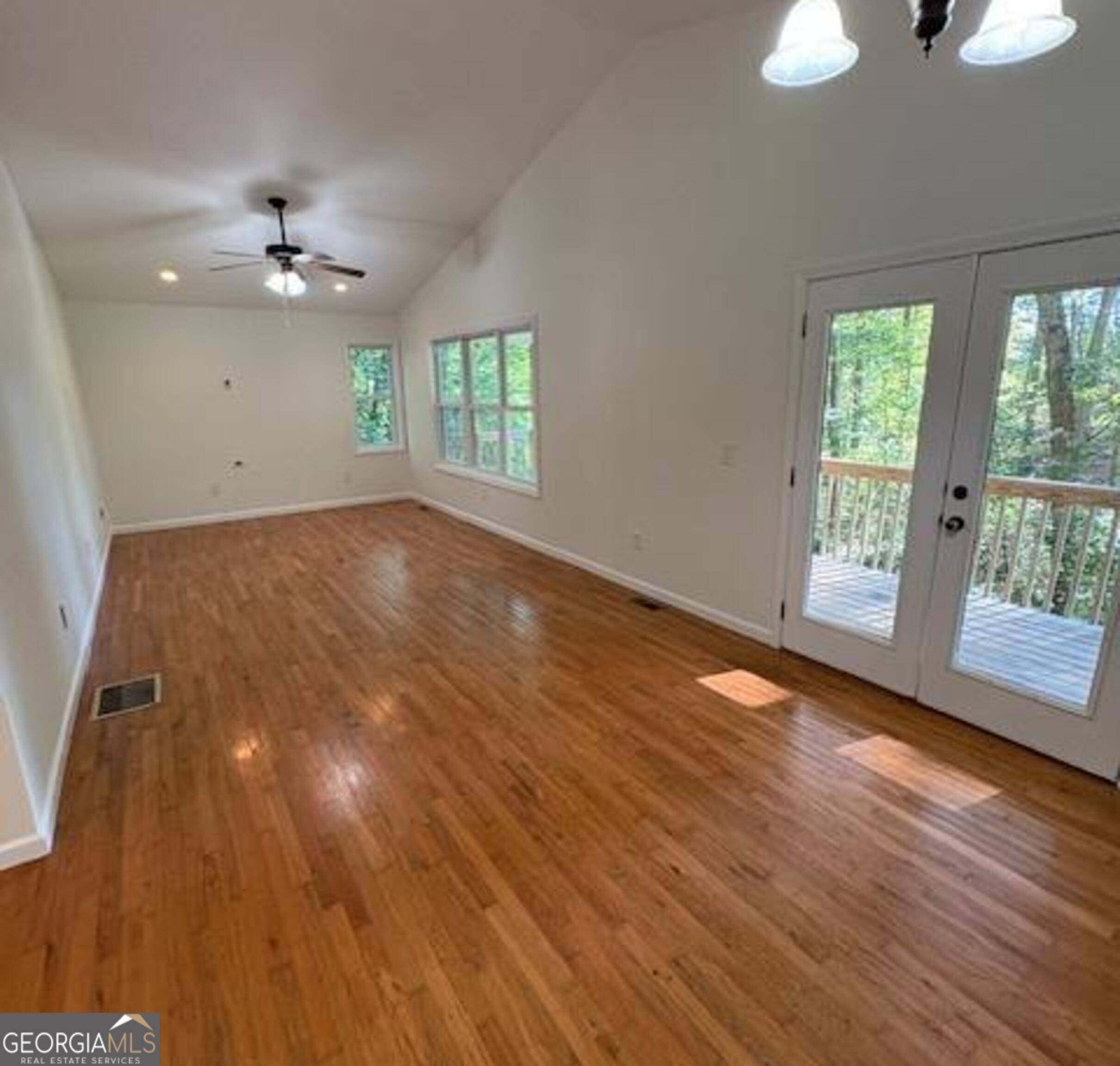 104 Travelers Lane Property Photo 3