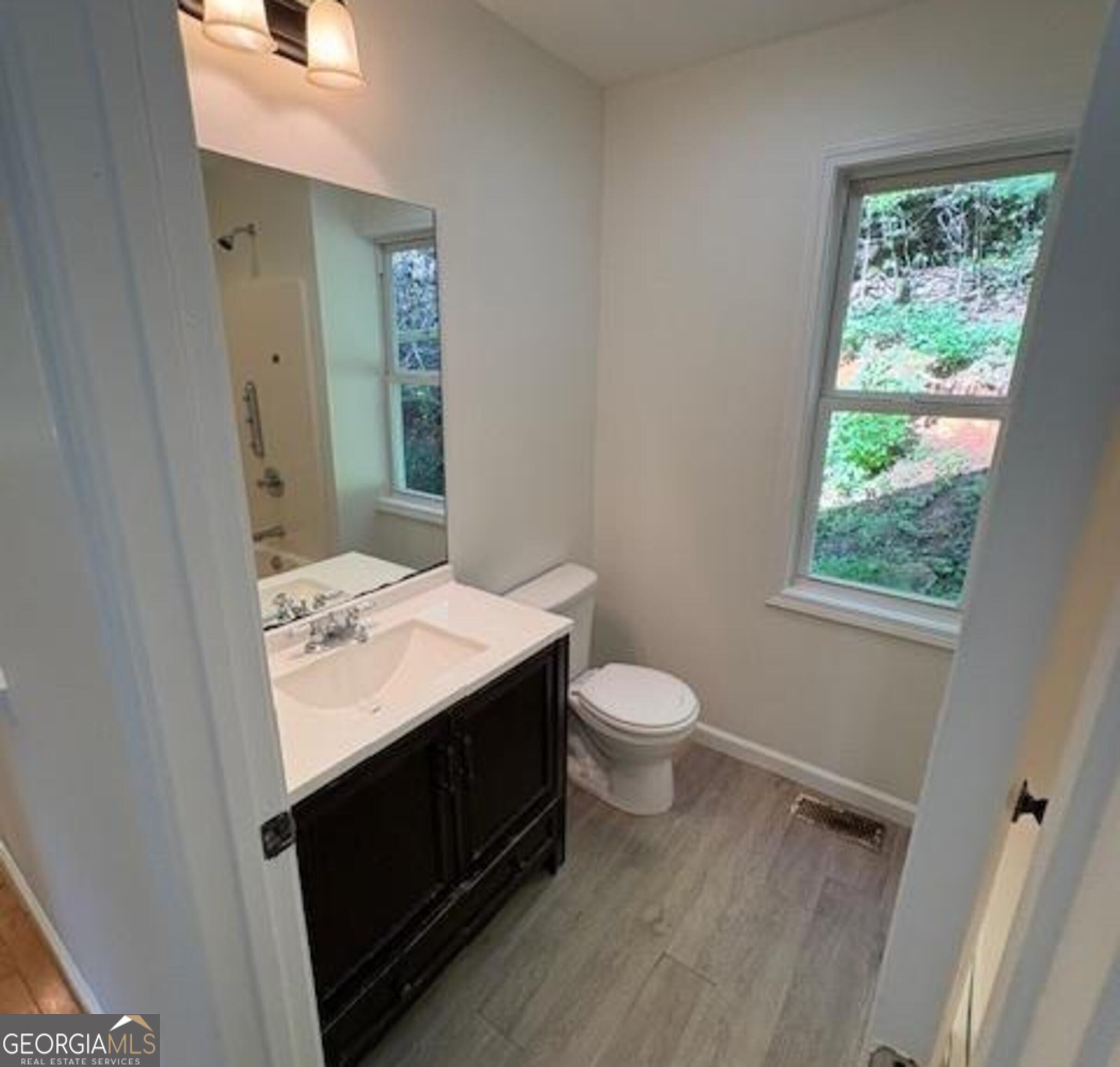 104 Travelers Lane Property Photo 5