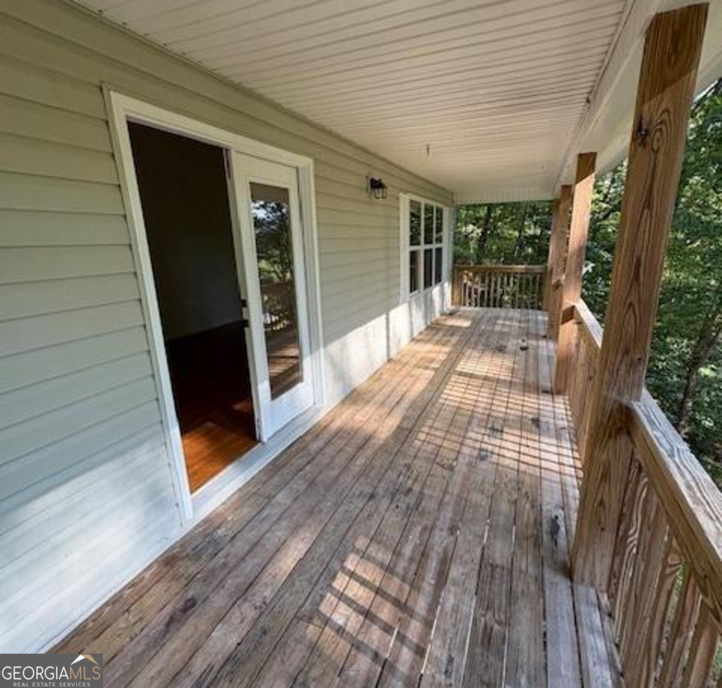 104 Travelers Lane Property Photo 7