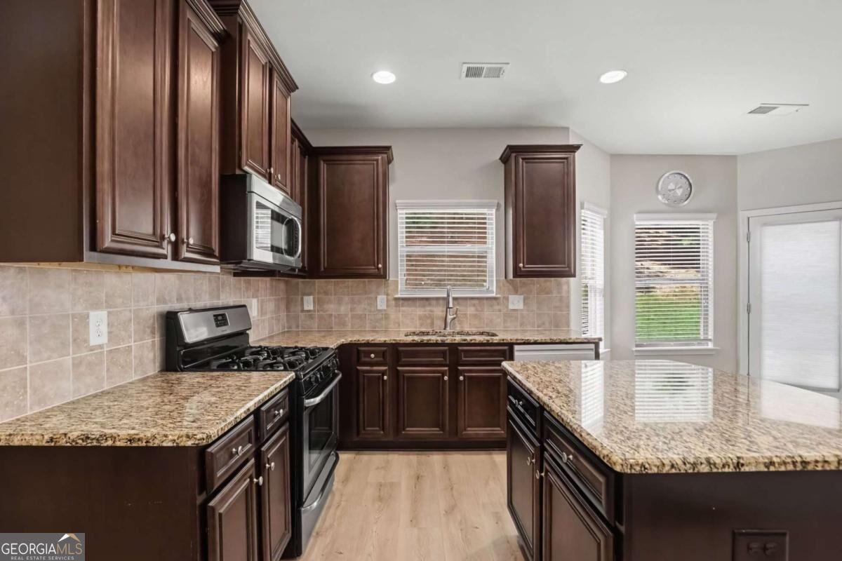 455 Silver Oak Drive Property Photo 15