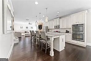 4410 Mossbrook Circle Property Photo 4