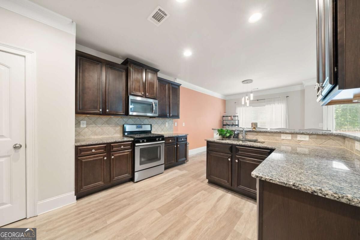 670 Silver Oak Drive Property Photo 9