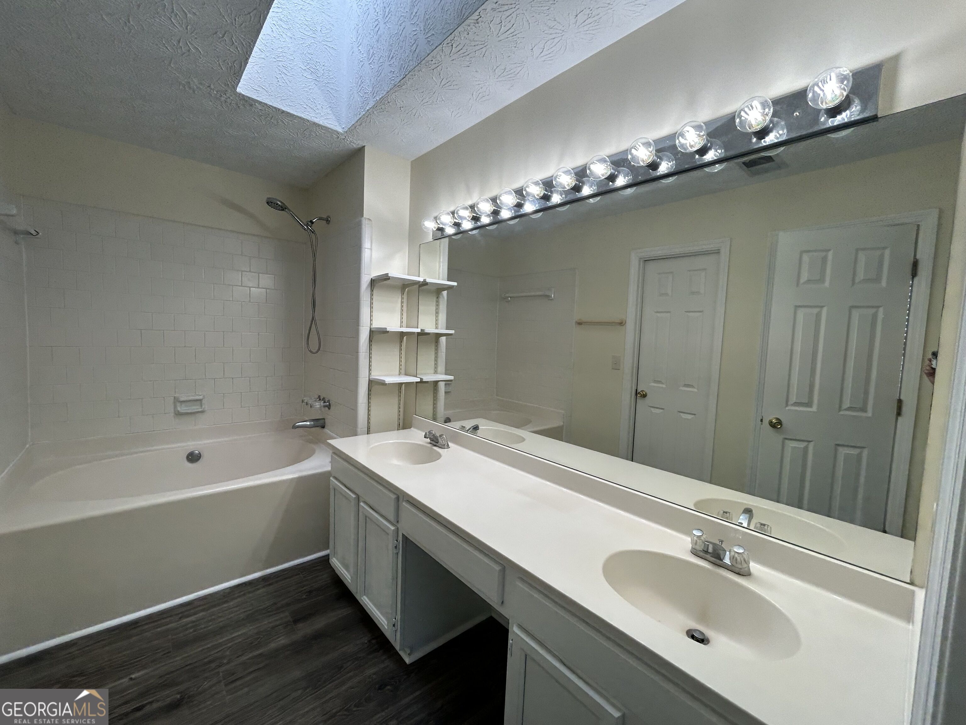 4800 Streamside Drive Property Photo 12