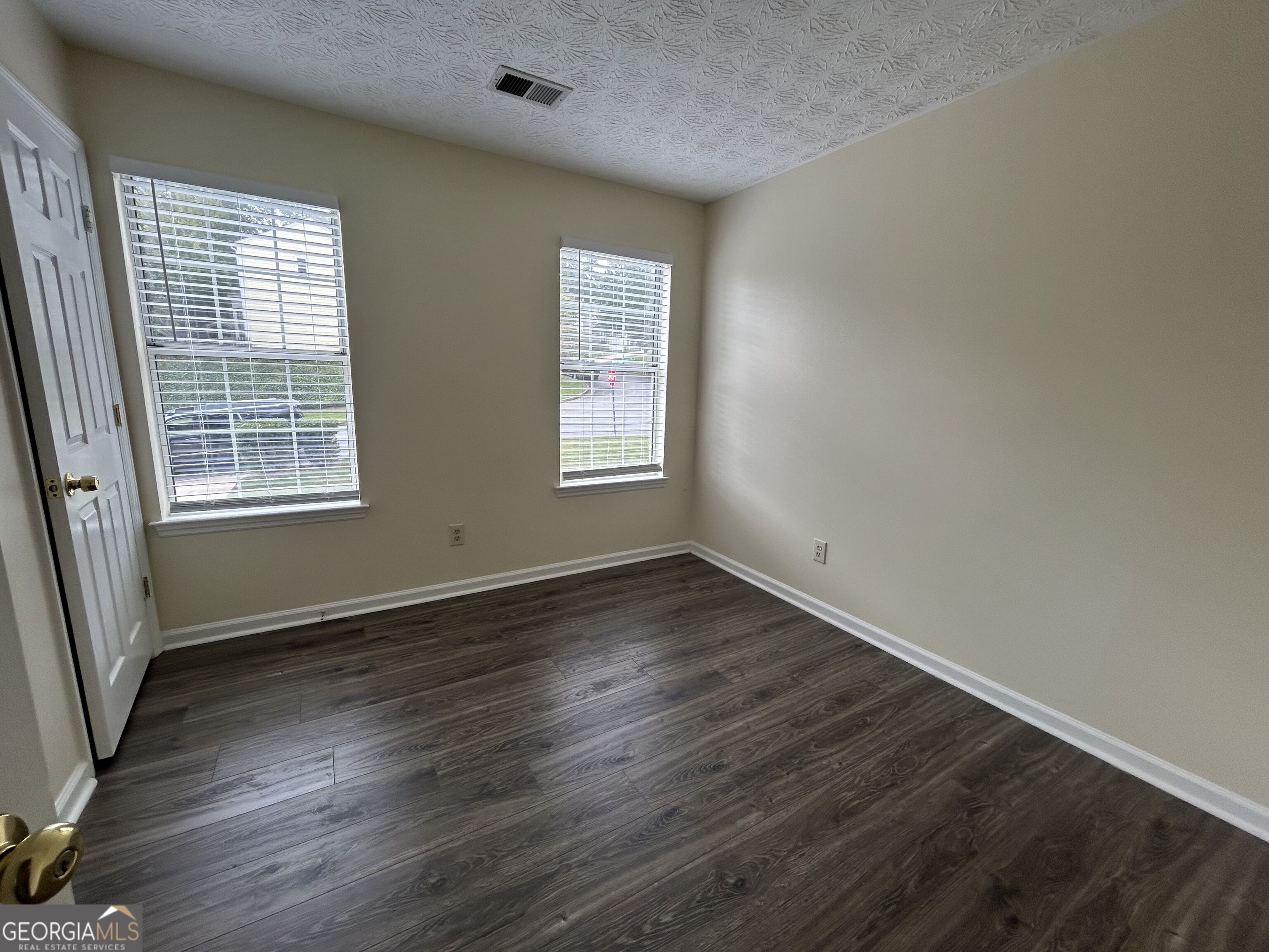 4800 Streamside Drive Property Photo 13