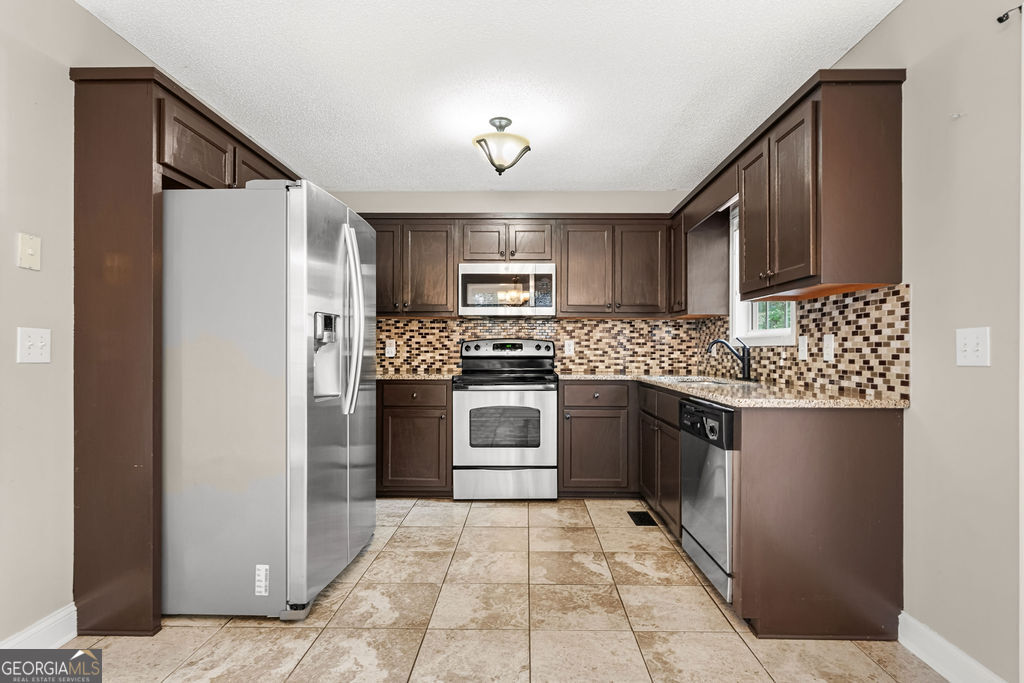 17 Rocky Avenue Nw Property Photo 10