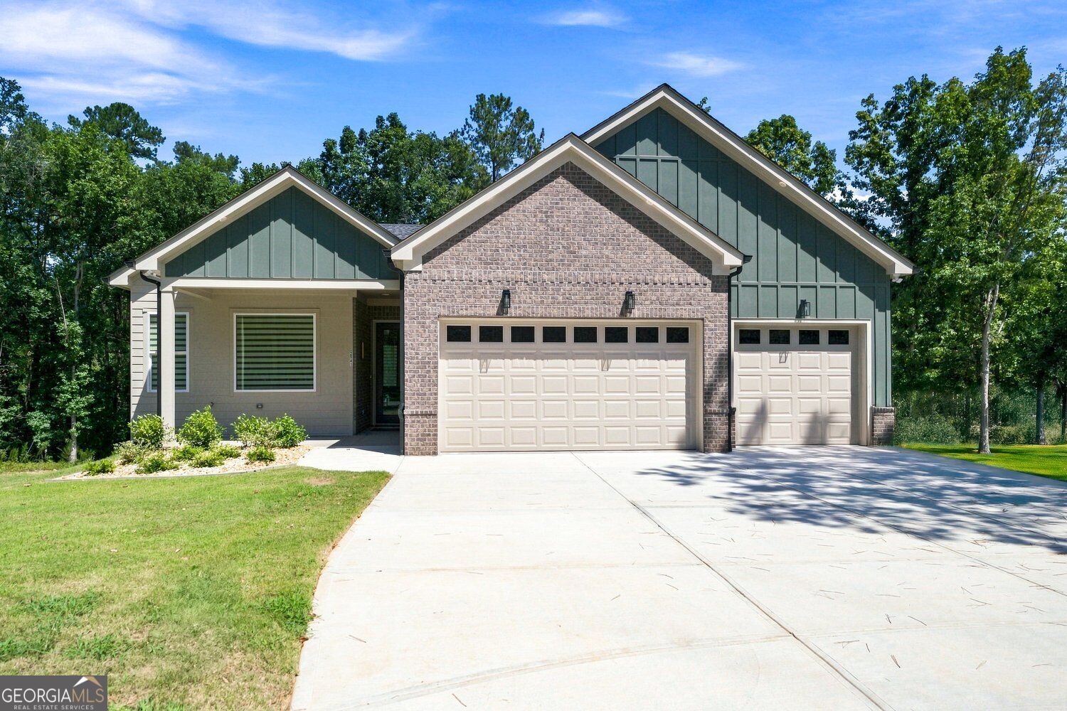 2541 Aniki Bee Drive Property Photo 1