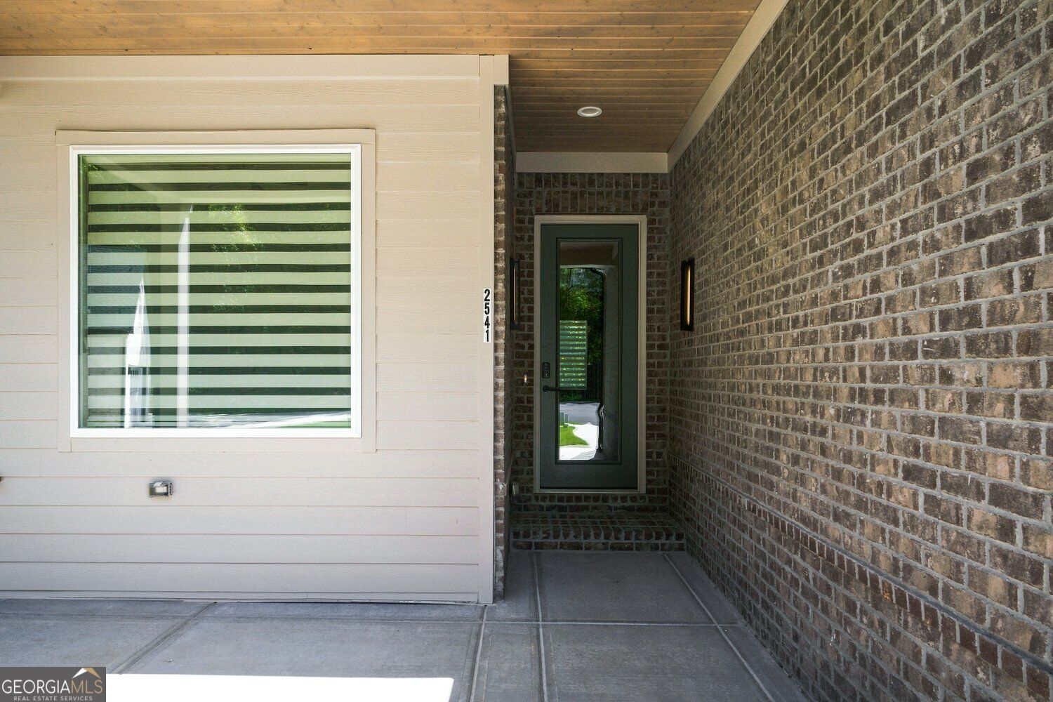 2541 Aniki Bee Drive Property Photo 3