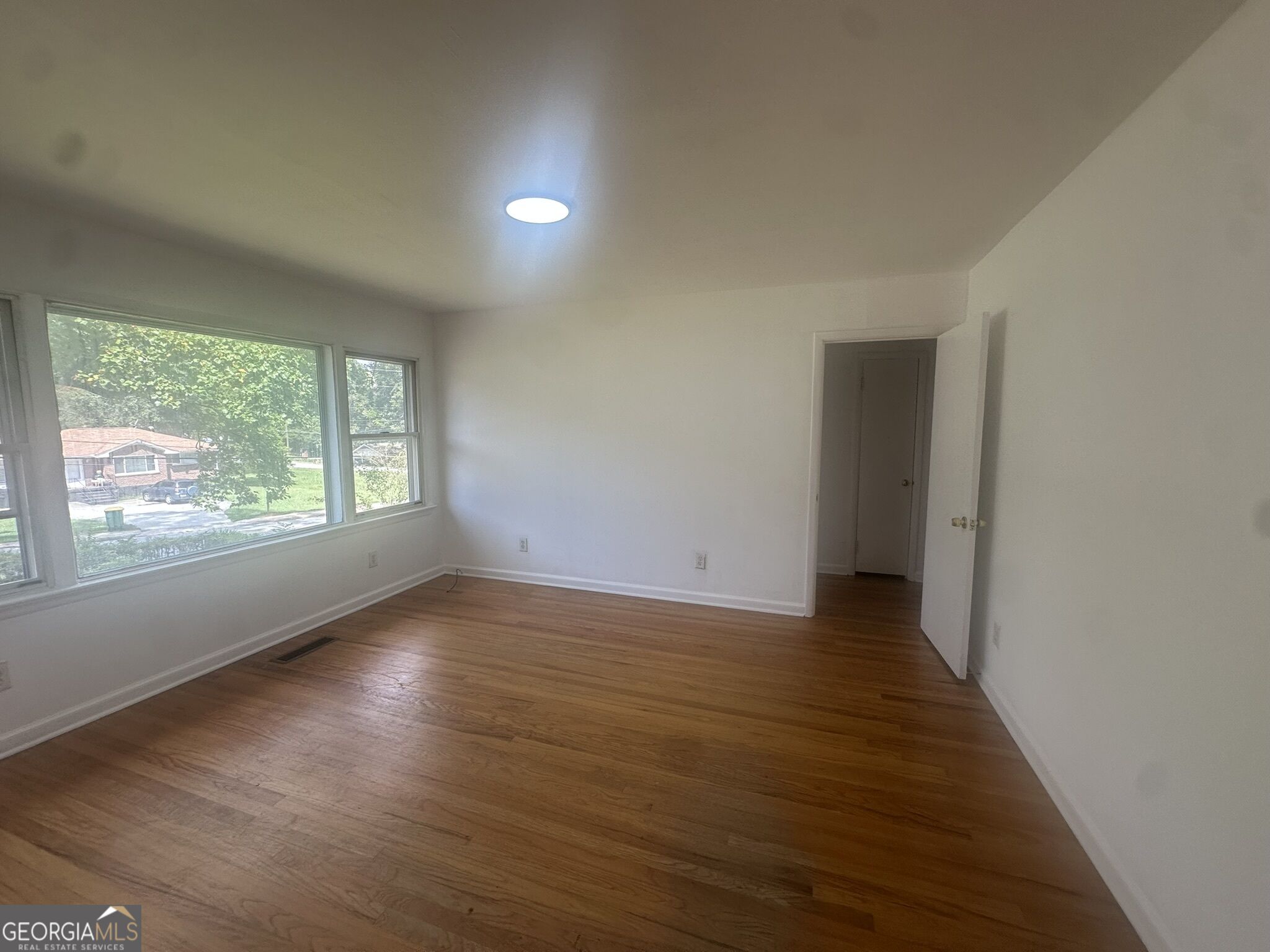 5632 Ash Street Property Photo 4