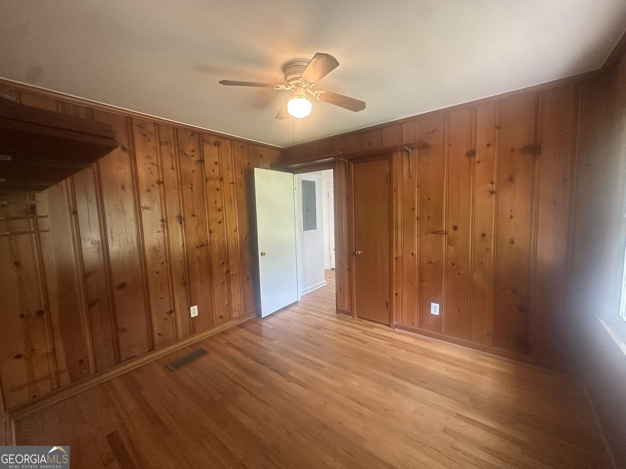 5632 Ash Street Property Photo 8