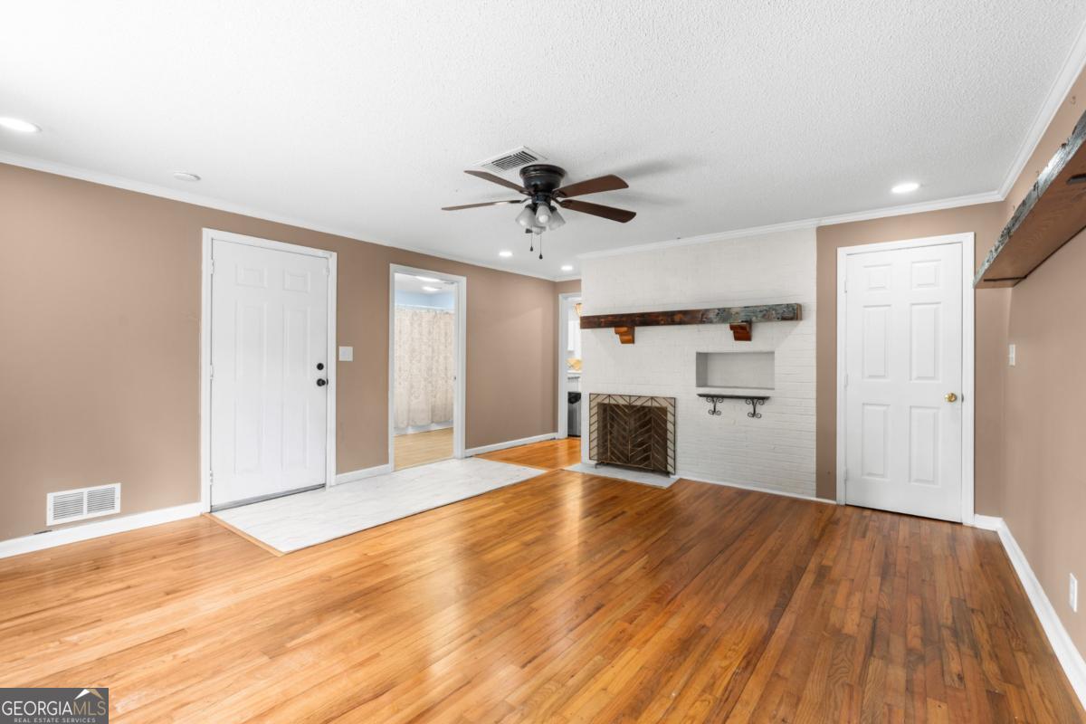 118 Lee Street Property Photo 3