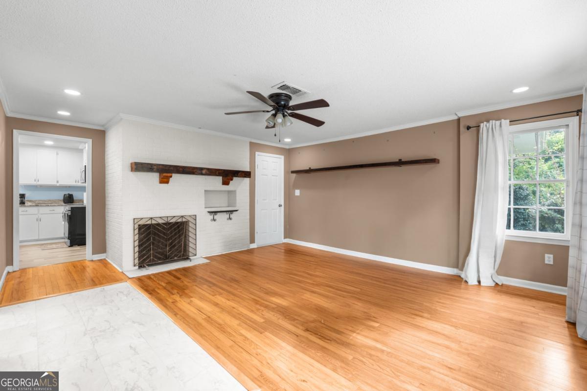 118 Lee Street Property Photo 6
