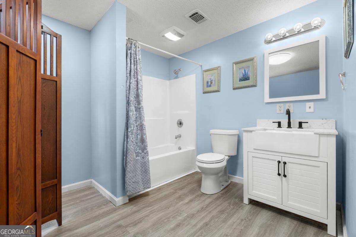 118 Lee Street Property Photo 7