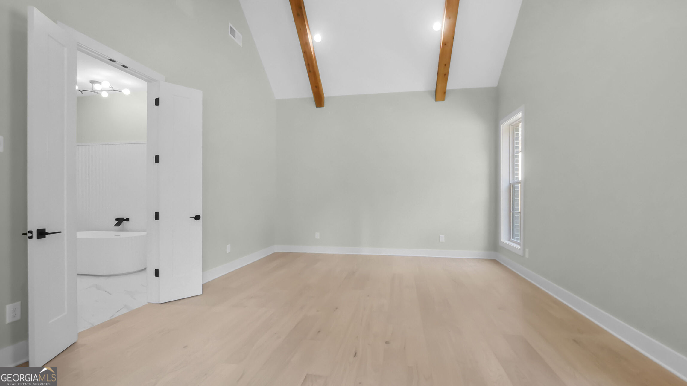 450 Vinings Walk Property Photo 13