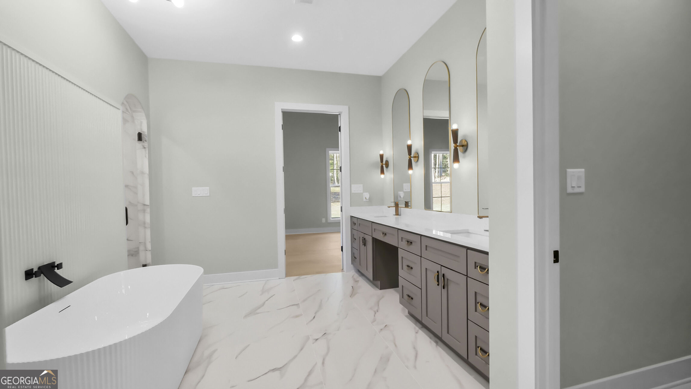 450 Vinings Walk Property Photo 14