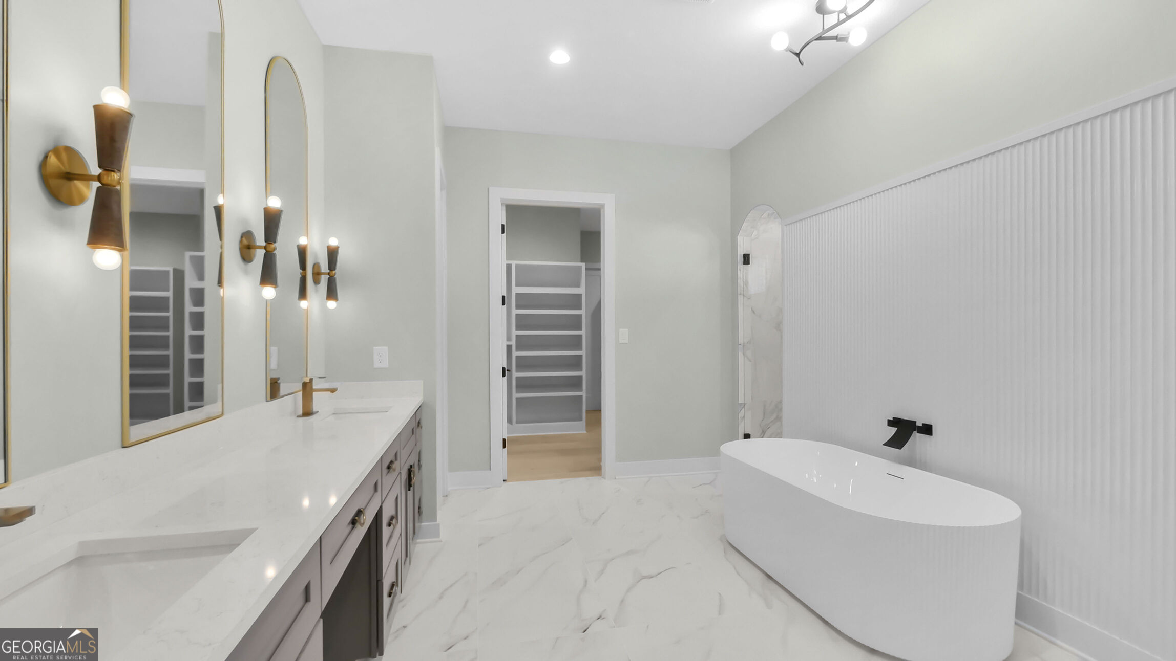 450 Vinings Walk Property Photo 16