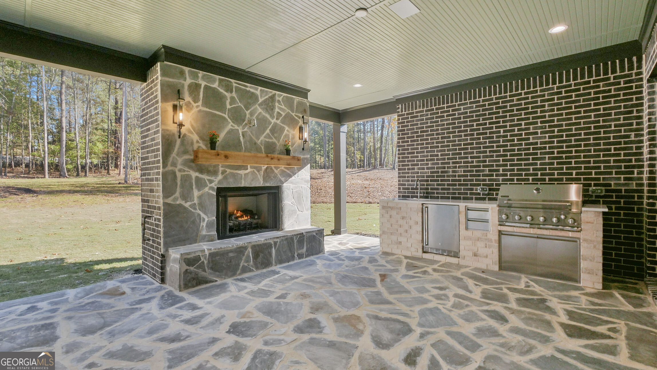 450 Vinings Walk Property Photo 22