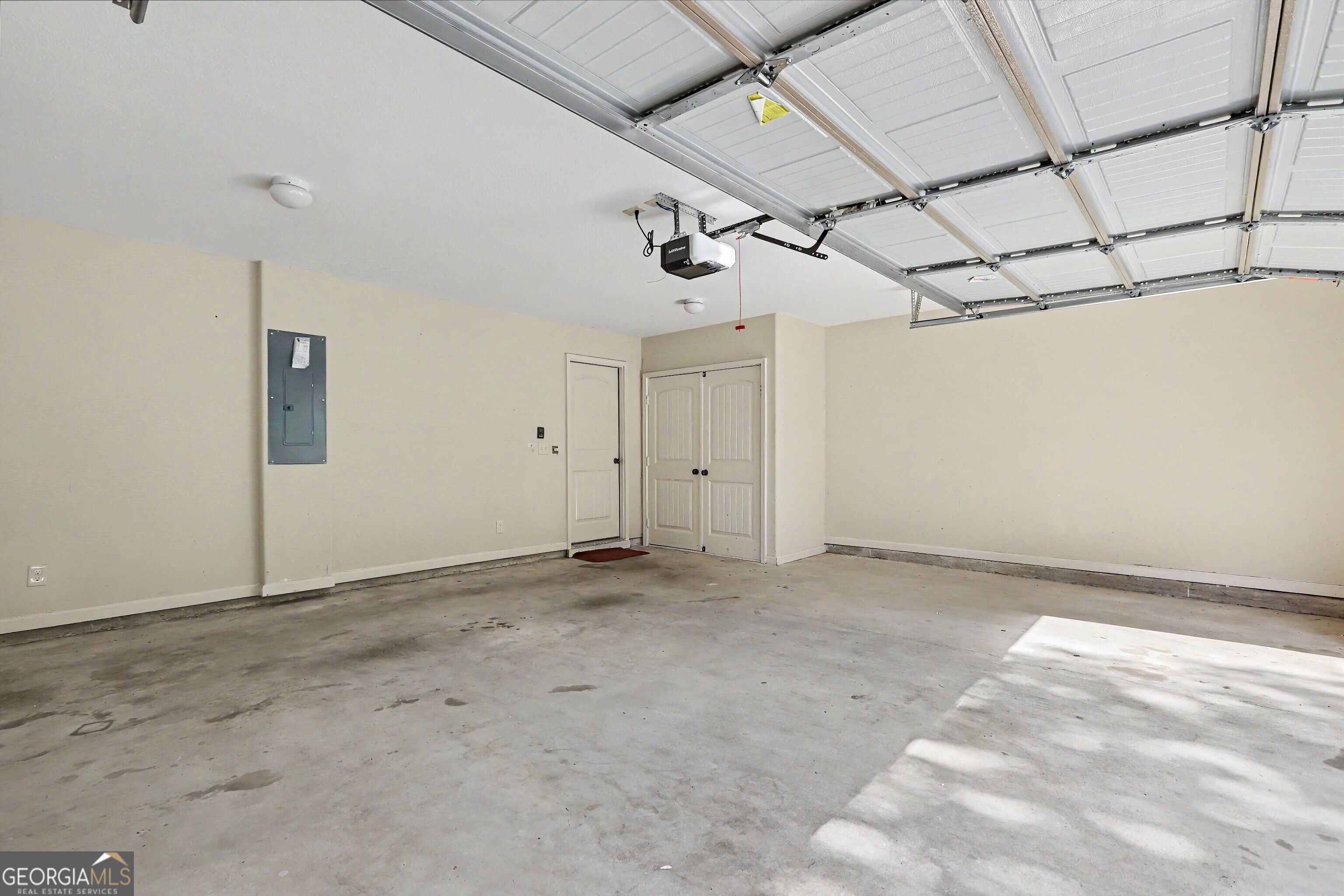 370 Emily Circle Property Photo 8